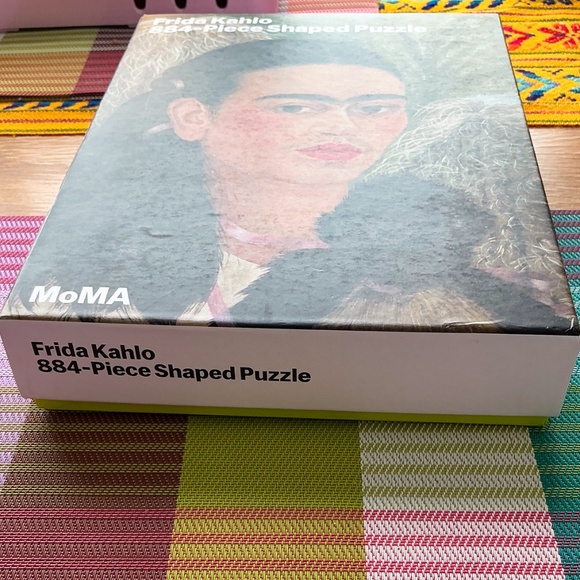 Frida Kahlo Jigsaw Puzzle "Fulang-Chang and I" Painting 884 Pieces - Picture 3 of 9